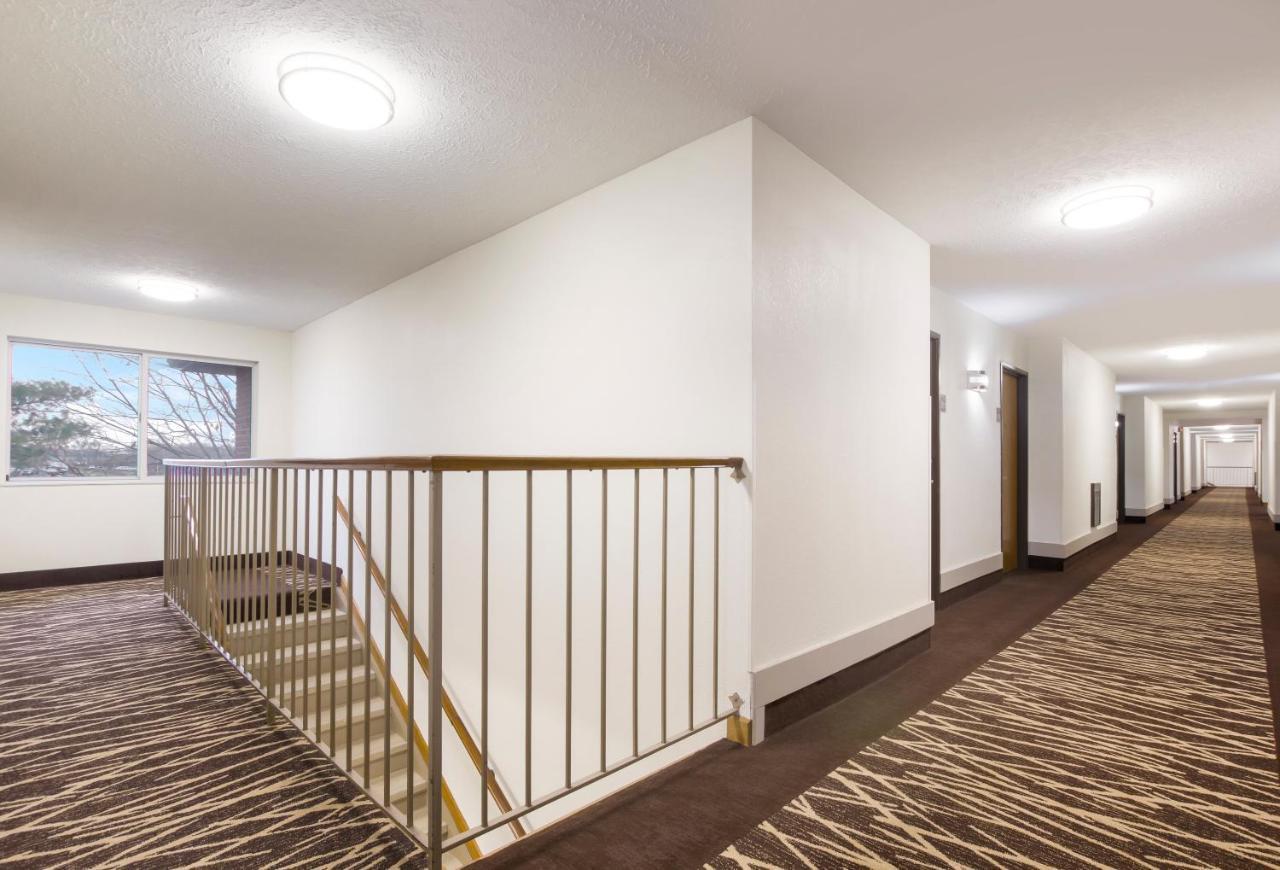 Red Roof Inn לורנסבורג מראה חיצוני תמונה